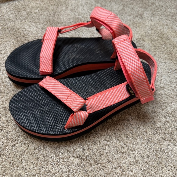 TEVA platform Universal sandals coral Candy stripe pattern size 9 - Picture 4 of 8
